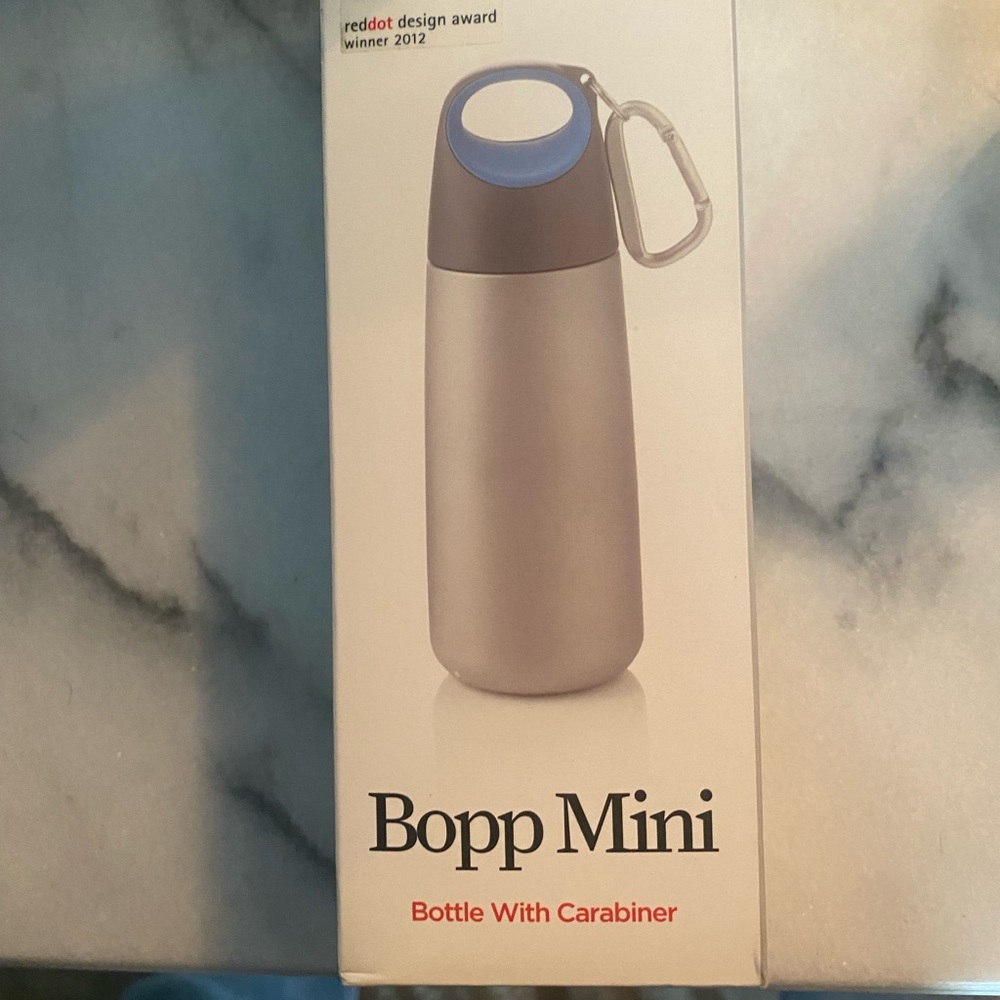 Water bottle with carabiner - Picture 2 of 4